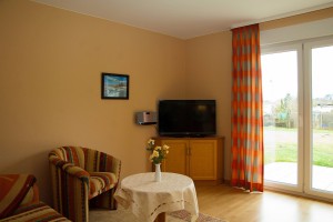 Wohnbereich mit Flachbild TV im Sonnenhus Rügen in Sellin
