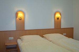 Doppelbett im Appartement für 4 Personen - Sonnenhus Rügen in Sellin