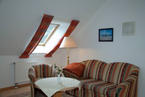 Wohnbereich mit Couch Sonnenhus Rügen Ferienwohnung 3 in Sellin