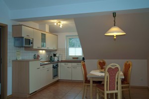 Essbereich und Küche Unterkunft für 4 Personen im Sonnenhus Rügen in Sellin